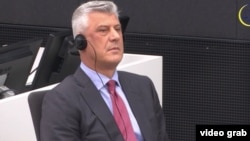 Mantan Presiden Kosovo Hashim Thaci hadir di Mahkamah Kejahatan Internasional di Den Haag, Belanda Senin (9/11).