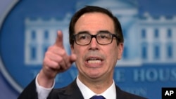 Estados Unidos impuso el martes nuevas sanciones relacionadas con Corea del Norte, dirigidas a firmas y personas naturales chinas y rusas, por apoyar programas de armamento de Pyongyang. En la foto el Secretario del Tesoro Steven Mnuchin.