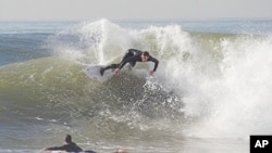 Surfing class has started.