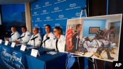 A photo of an unidentified patient whose lungs were irreparably damaged from vaping is displayed while medical staff at Henry Ford Hospital answer questions during a news conference in Detroit, Nov. 12, 2019.