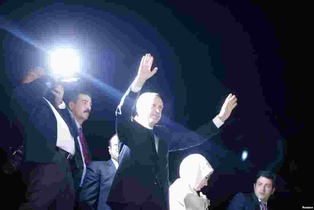 Turkish Prime Minister Recep Tayyip Erdogan waves to supporters after arriving at Istanbul's Ataturk airport, June 7, 2013.