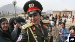 یک زن در وزارت دفاع و سه زن در وزارت داخله رتبۀ جنرالی دارند