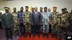 Costa do Marfim: Antigo chefe militar pede aos fieis de Gbagbo para deporem as armas