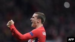 L'attaquant français de l'Atlético Madrid, Antoine Griezmann, jubile à l'issue du match retour de demi-finale de l'UEFA Europa League contre l'Arsenal FC, au stade Wanda Metropolitano, Italie, 3 mai 2018.