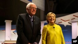 Bernie Sanders y Hillary Clinton se disputan los votos en las primarias demócratas el sábado en Carolina del Sur.