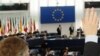 Líbia: União Europeia exige a demissão de Kadhafi