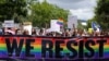 Ratusan Ribu Orang Pawai Dukung LGBT