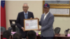 選戰叫陣 蔡英文郭台銘以民主互嗆