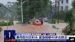 中國的央視報導中國洪水災害的畫面。