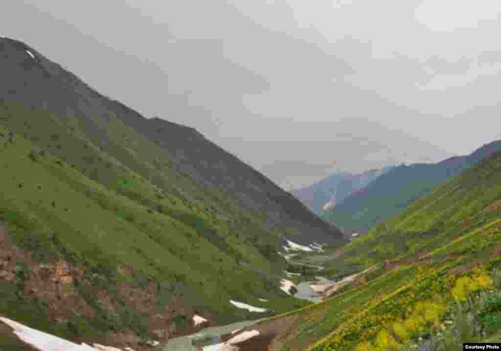 Koridor Chang'an-Tianshan di Jalan Sutera adalah ruas jalan sepanjang 5.000 kilometer yang membentang dari Chang’an/Luoyang, pusat ibukota China pada masa dinasti Han dan Tang, sampai wilayah Zhetysu di Asia Tengah. (UNESCO)