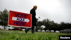 A woman arrives at a polling station in Lark Community Center as early voting for midterm elections started, in McAllen, Texas, Oct. 22, 2018. (REUTERS/Carlos Barria)