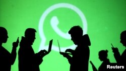 ILUSTRASI - Sebagian besar pegawai negeri sipil (PNS) Hong Kong dilarang menggunakan aplikasi populer seperti WhatsApp, WeChat, dan Google Drive karena potensi risiko keamanan.