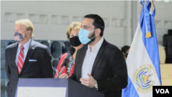 El ministro de salud Francisco Alabí habla sobre la relación de amistad con el Gobierno de Estados Unidos y el apoyo brindado desde el inicio de la pandemia. [Foto: Cortesía MINSAL]
