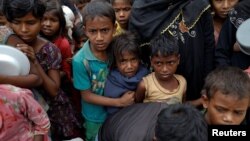 Rohingya refugees wait for food at Tengkhali camp near Cox's Bazar, Bangladesh, Dec. 8, 2017. 