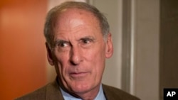Exsenador de Indiana, Dan Coats, fue también legislador y embajador de EE.UU. en Alemania. Al retirarse trabajó con una firma de cabildeo en Washington D.C.