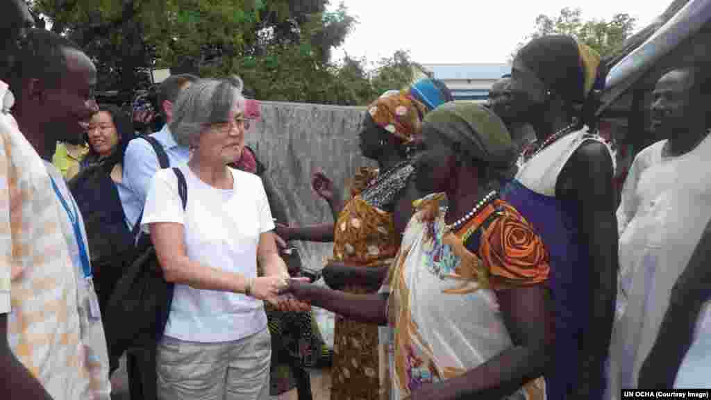 Kang meets with women in Pibor County, where tens of thousands of people have been displaced by violence. 