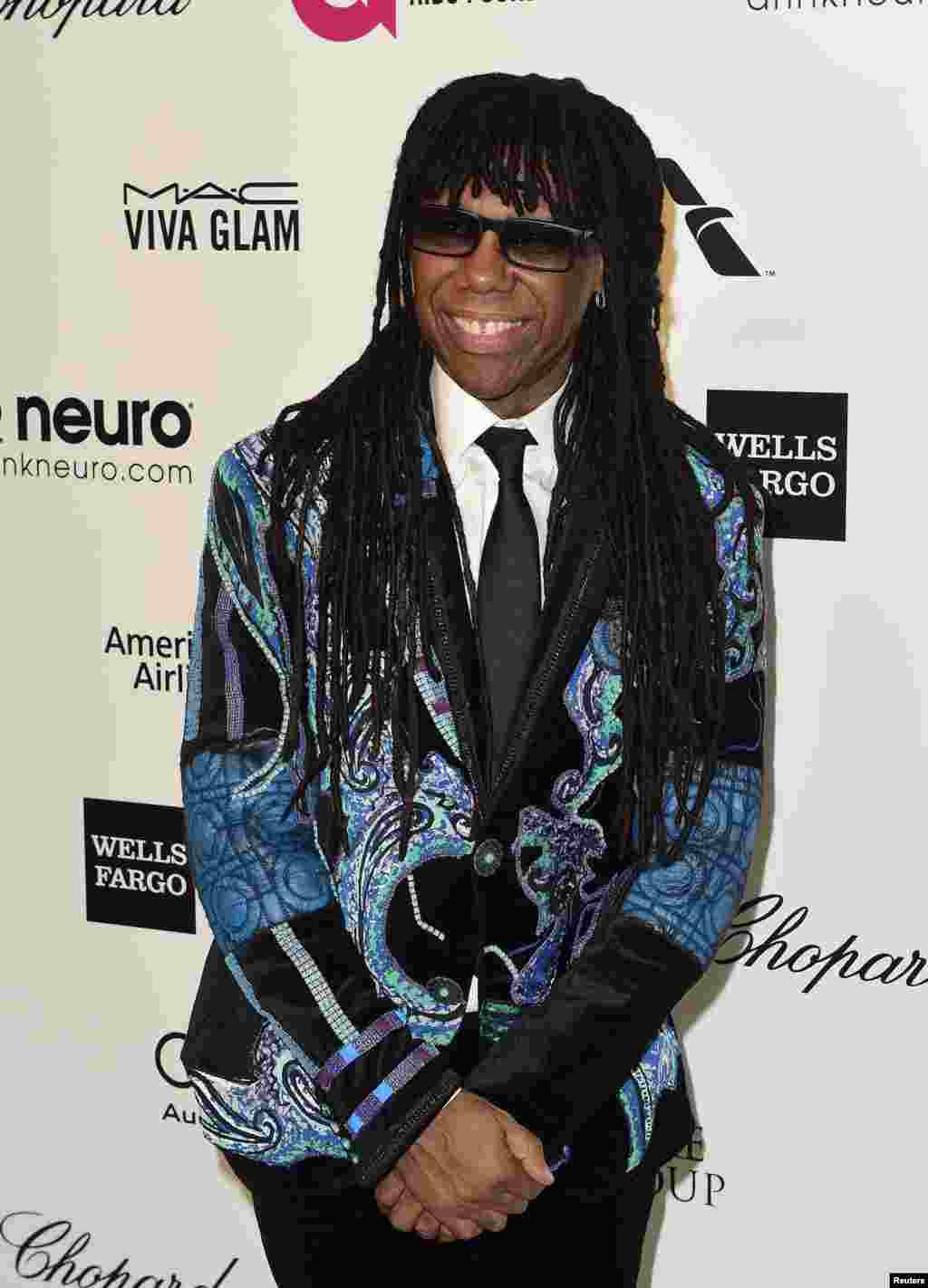 Cantor Nile Rodgers na festa dos Oscars organizada pela Fundação Elton John
