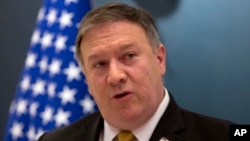 Američki državni sekretar Majk Pompeo na pres konferenciji sa saudijskim ministrom spoljnih poslova Adelom Al Džubeirom u Rijadu, 29. aprila 2018.