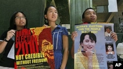 Members of the Hong Kong Coalition for a Free Burma hold posters of Burma's detained opposition leader, Aung San Suu Kyi, during a demonstration in commemoration of the third anniversary of the Saffron Revolution, in Hong Kong, 27 Sep 2010