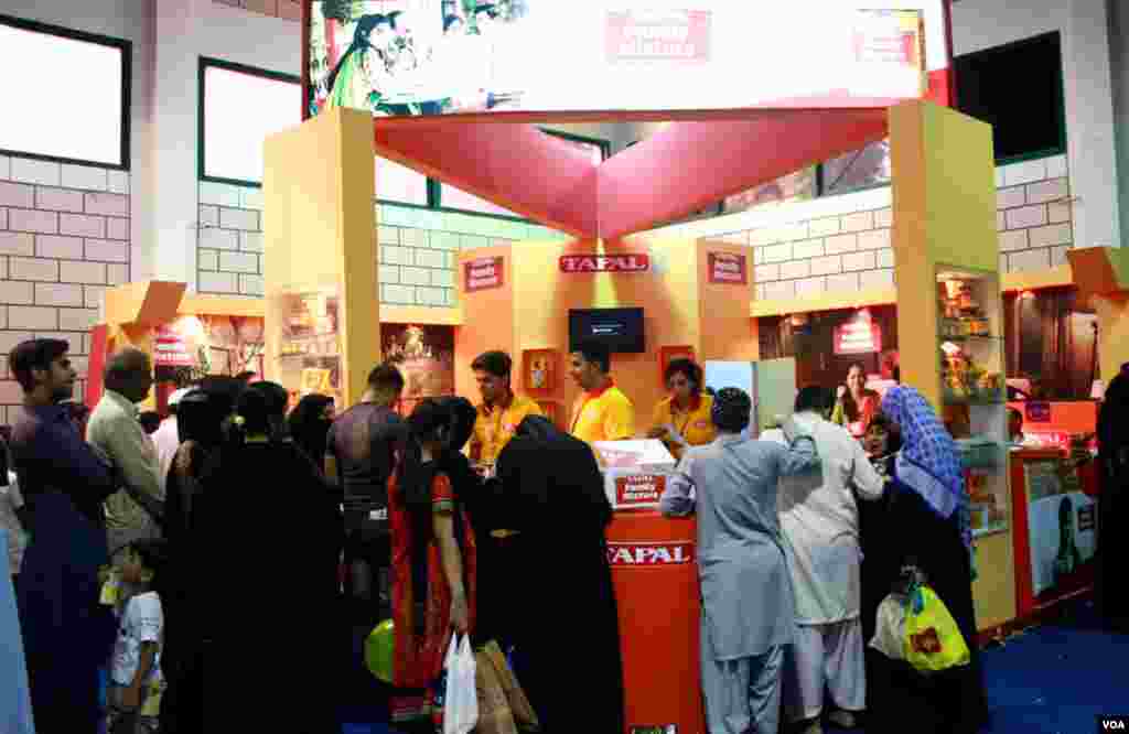 چائے کی پتی تیار کرنے والی کراچی کی مقامی کمپنی کا اسٹال