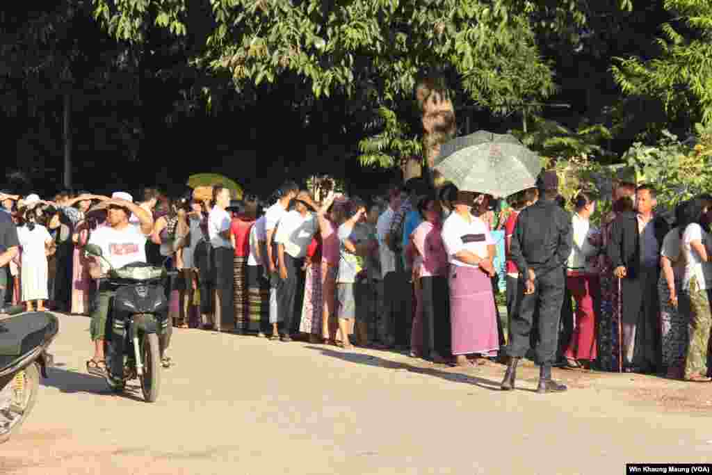 Myanmada o'tgan parlament saylovlarida Aun San Su Kiy boshliq muxolif partiya, Demokratiy uchun milliy liganing qo'li baland kelgan. Hukmron partiya mag'lubiyatini tan olmoqda. Oxirgi chorak asrda o'tkazilgan ilk erkin saylovlar bu.