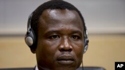 លោក Dominic Ongwen មេបញ្ជាការ​ក្រុម​ឧទ្ទាម ​LRA នៅ​ប្រទេស​អ៊ូហ្គង់ដា​ ពេល​ស្ថិត​នៅ​ក្នុង​តុលាការ​ឧក្រិដ្ឋកម្ម​អន្តរជាតិ​ (ICC) នៅ​ក្រុង​ The Hague ប្រទេស​ហូឡង់​ នា​ថ្ងៃ​ទី​២៦ ខែ​មករា​ ឆ្នាំ​២០១៥​។