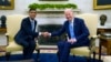 Presiden AS Joe Biden (kanan) menerima Perdana Menteri Inggris Rishi Sunak di Gedung Putih hari Kamis (8/6). 