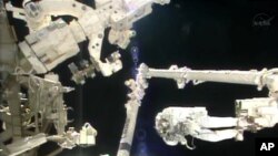 La NASA ha decidio hacer una serie de caminatas espaciales para reparar el sistema de enfriamiento de la Estación Espacial Internacional.