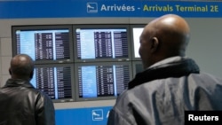 Les arrivées en provenance du Mali dans les aéroports français seront davantage surveillées (Reuters)