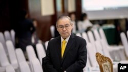 Philippines Foreign Affaires Secretary Teodoro Locsin Jr. walks ahead of the Special Meeting of Foreign ministers of The Association of Southeast Asian Nations (ASEAN) coordination council in Vientiane, Laos, Feb. 20, 2020.