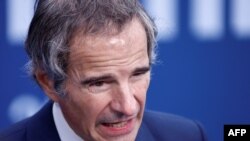 Генеральний директор МАГАТЕ Рафаель Гроссі розмовляє з пресою перед самітом з ядерної енергії Міжнародного агентства з атомної енергії (МАГАТЕ) у Брюсселі 21 березня 2024 р. (Фото: KENZO TRIBOUILLARD / AFP)