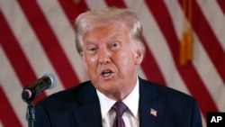 ARCHIVO: El presidente electo, Donald Trump, habla en una reunión con gobernadores republicanos en Mar-a-Lago, Florida, el 9 de enero de 2025.