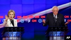 លោក Bernie Sanders និង​លោកស្រី Hillary Clinton ជជែក​ដេញ​ដោល​នៅ​ក្នុង​ក្រុង Brooklyn រដ្ឋ​ញូវយ៉ក កាលពី​ថ្ងៃទី១៤ ខែមេសា ឆ្នាំ២០១៦។