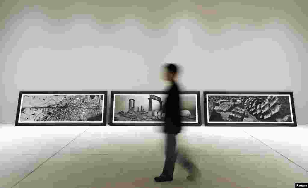 Foto-foto bertema "non-kreasi" karya fotografer terkemuka asal Ceko, Josef Koudelka.(Reuters/Stefano Rellandini)