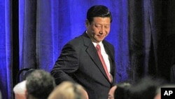 习近平2月15号在华盛顿向美中贸易全国委员会发表讲话后走下讲台