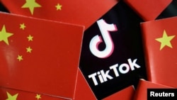 資料照片：TikTok標誌與中國國旗。