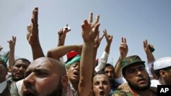 Multidão vitoriosa em Tripoli