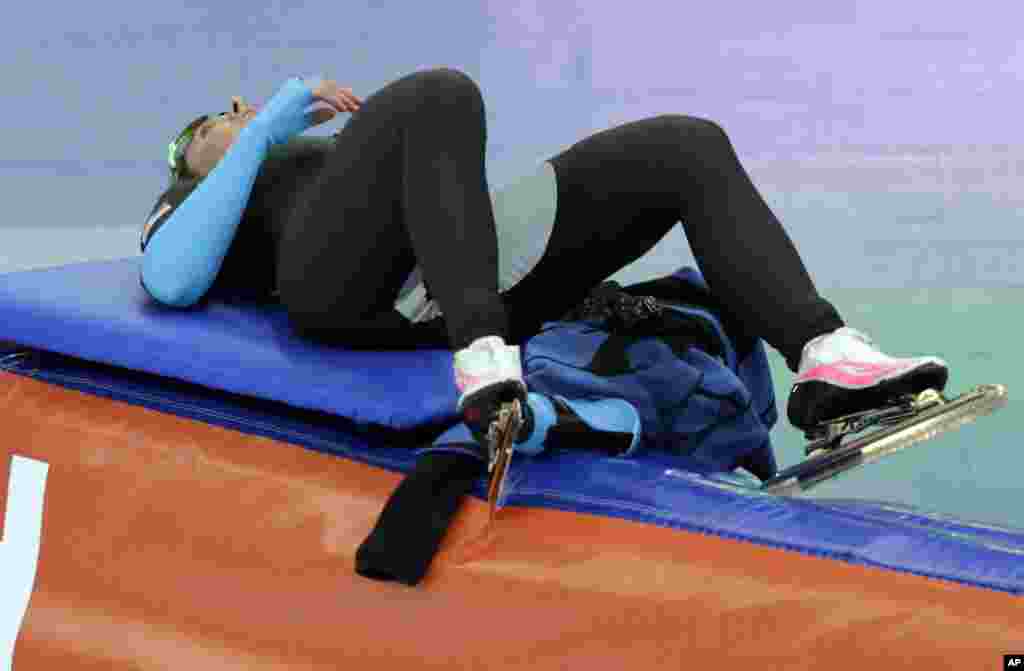 Jilleanne Rookard of the U.S. rests after competing in the women's 1,500-meter race at the Adler Arena Skating Center, Sochi, Russia, Feb. 16, 2014. 