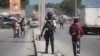 Des ONG de défense des droits humains soulignent que la police kényane a l'habitude de recourir à la force, parfois létale, contre des civils.