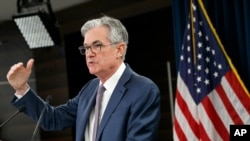 El presidente de la Reserva Federal, Jerome Powell, habla durante una conferencia de prensa el 3 de marzo de 2020 para discutir un anuncio del Comité Federal de Mercado Abierto, en Washington. 
