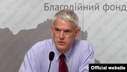 Колишній посол США в Україні Стівен Пайфер 