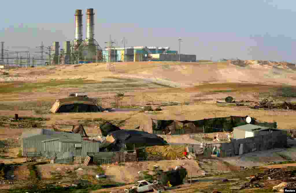 A general view of an unauthorized Bedouin village in the northern Negev Desert March 23, 2006.