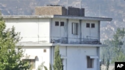 Crowds Descend on Abbottabad, Pakistanis Express Shock, Anger