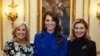 Jill Biden a hannun hagu tare da matar Firaministan Birtaniya, tsakiya