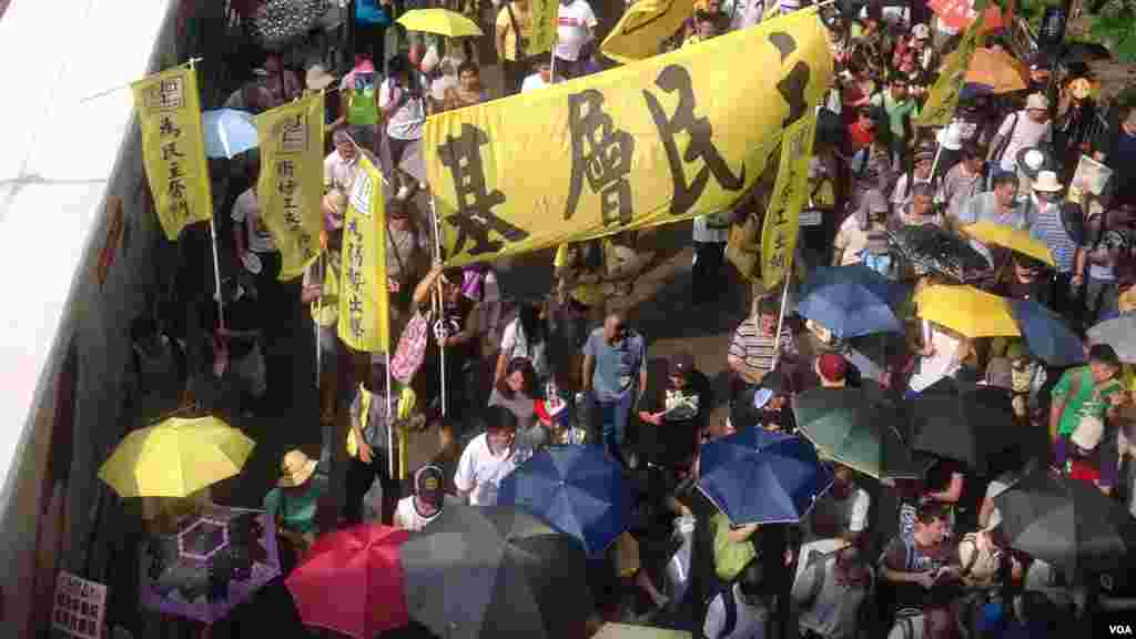 数以万计港人参与“后政改”七一大游行(美国之音海彦拍摄)