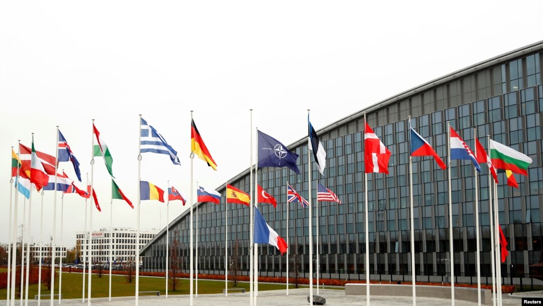 Zastave zemalja članica NATO, ispred sedišta Alijanse u Briselu, Belgija, 26. novembra 2019.