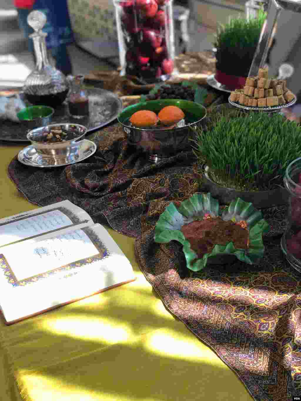 سفره هفت سین جشن نوروز در گالری «فریر و سکلر» در واشنگتن. این مراسم در روز شنبه که در آمریکا تعطیل است و در استقبال از نوروز برگزار شد.
