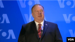 Secretário de Estado Mike Pompeo discursando na Voz da América, 11 Janeiro 2021