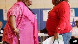 La obesidad sigue siendo una condición peligroso incluso si la persona obesa permanece activa físicamente.