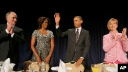 Predsednik Obama sa suprugom Mišel na Molitvenom doručku u Vašingtonu, 6. februara 2014.